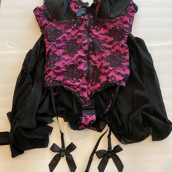 RAVENWARE Bodysuit/Bustier/Garter Belt w/Skirt, Costume: Plus Size 1XL - Picture 3 of 16